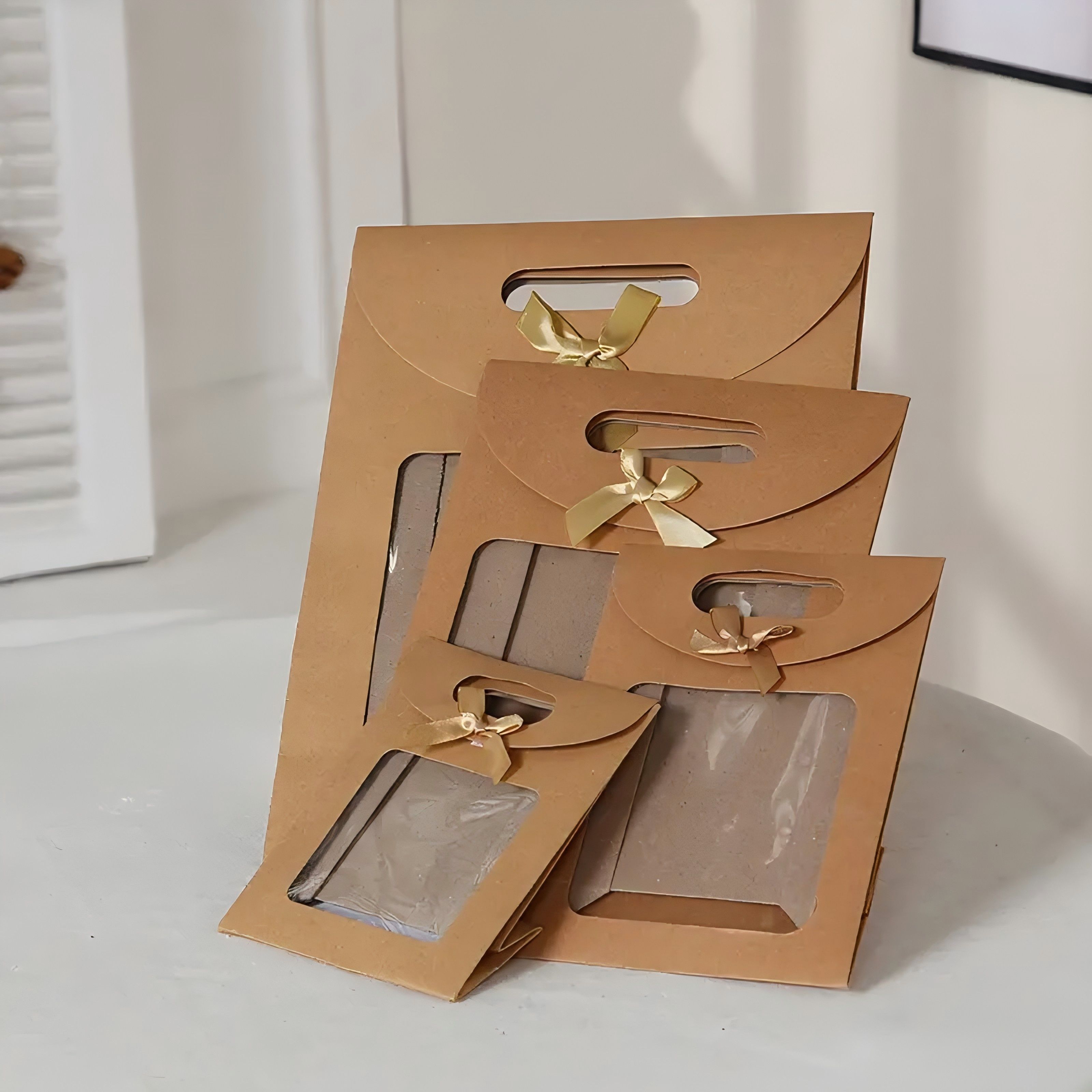 New Style Self-Supporting Kraft Paper Bag Hand-Held Flip Cover for Christmas Valentine's Day Spring Festival Wedding Party Bags